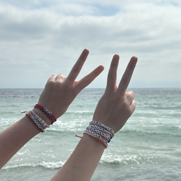 bundle of 8 taylor swift eras tour bracelets - Picture 2 of 8